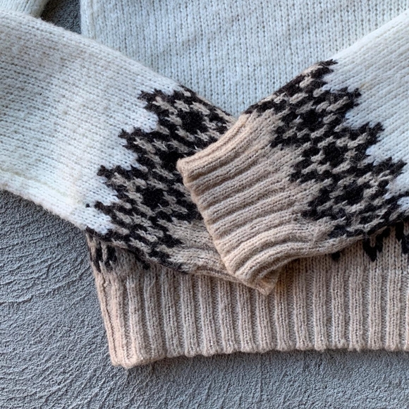 H&M Crewneck Wool-Like Christmas Sweater - Size 2 - Picture 5 of 7